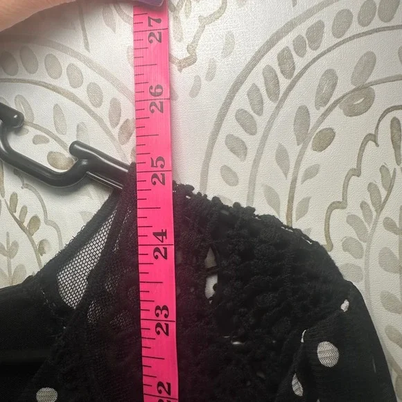 Maurices Womens Black White Polka Dot Lace Shoulder Keyhole Blouse Shirt Medium - Picture 10 of 10